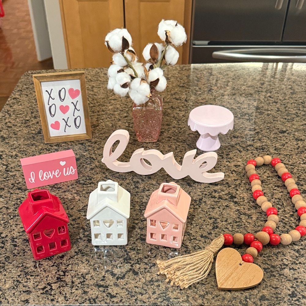 Hobby Lobby Valentine's Day Decor Set - Red, White, Pink